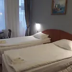 Hotel Three Dolphins With A Rooftop Terracе Varna