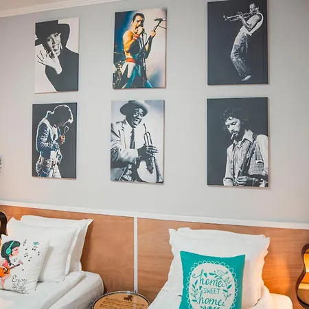 Hotel Three Dolphins With A Rooftop Terracе