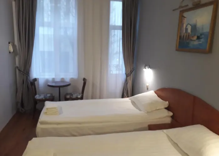 Three Dolphins With A Rooftop Terracе Hotel