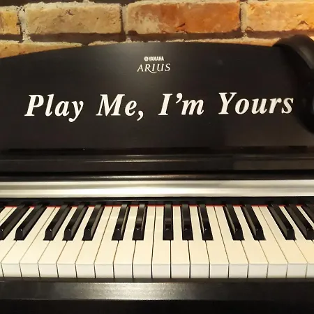 Three Dolphins With A Rooftop Terracе Hotel Warna