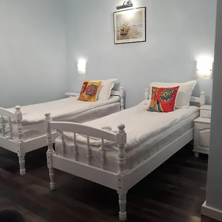 Three Dolphins With A Rooftop Terracе Hotel