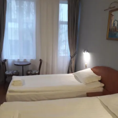 Three Dolphins With A Rooftop Terracе Hotel