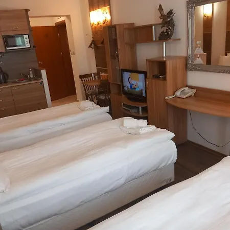 Three Dolphins With A Rooftop Terracе 3* Warna