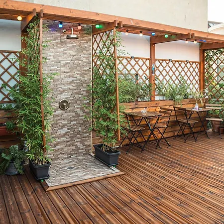 Three Dolphins With A Rooftop Terracе 3* Warna