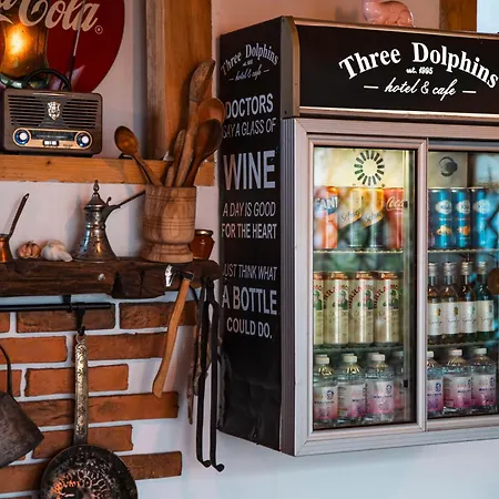 Hotel Three Dolphins With A Rooftop Terracе