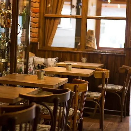 Three Dolphins With A Rooftop Terracе 3* Warna