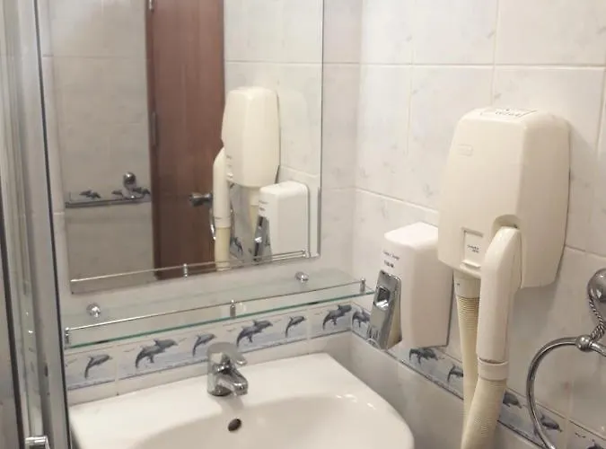 Otel Three Dolphins With A Rooftop Terracе 3*