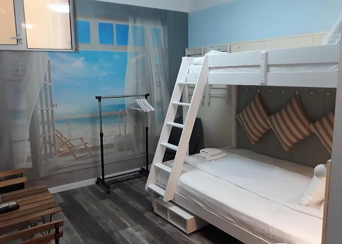 Otel Three Dolphins With A Rooftop Terracе