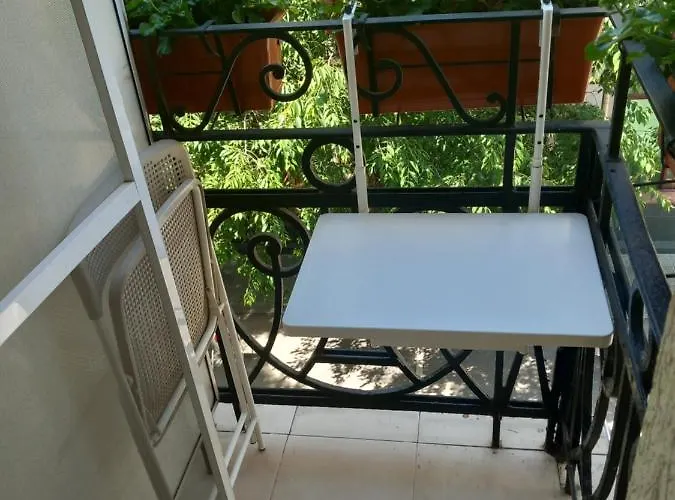 Otel Three Dolphins With A Rooftop Terracе 3*