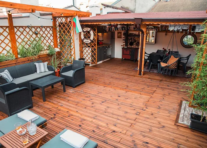 Three Dolphins With A Rooftop Terracе Otel Varna