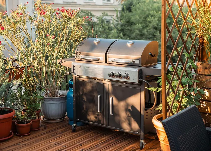 Otel Three Dolphins With A Rooftop Terracе Varna