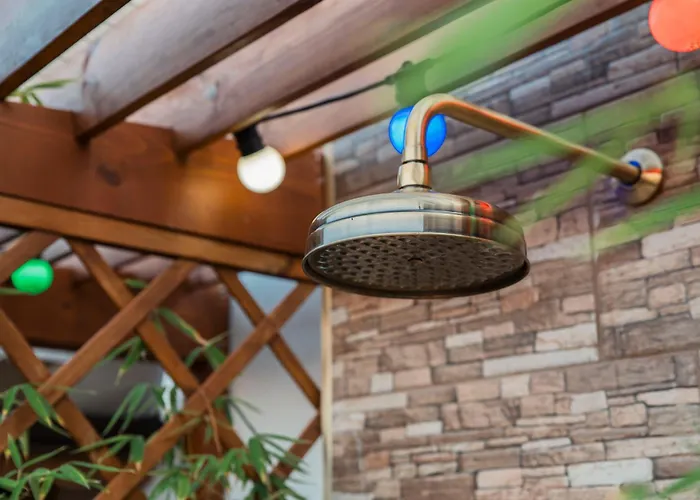 Otel Three Dolphins With A Rooftop Terracе Varna