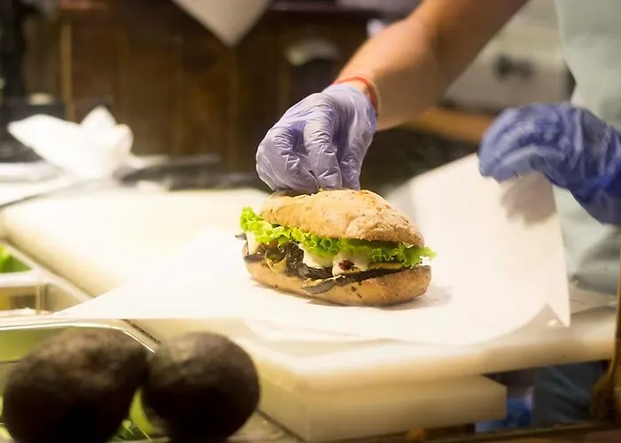 Three Dolphins With A Rooftop Terracе Otel Varna