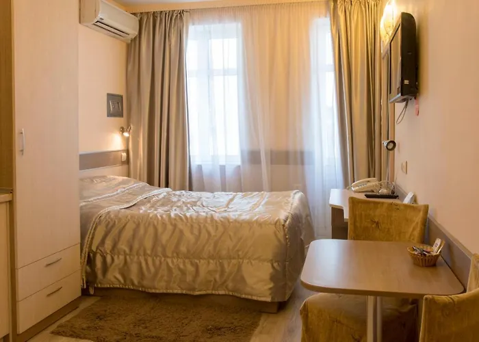 Three Dolphins With A Rooftop Terracе Otel Varna